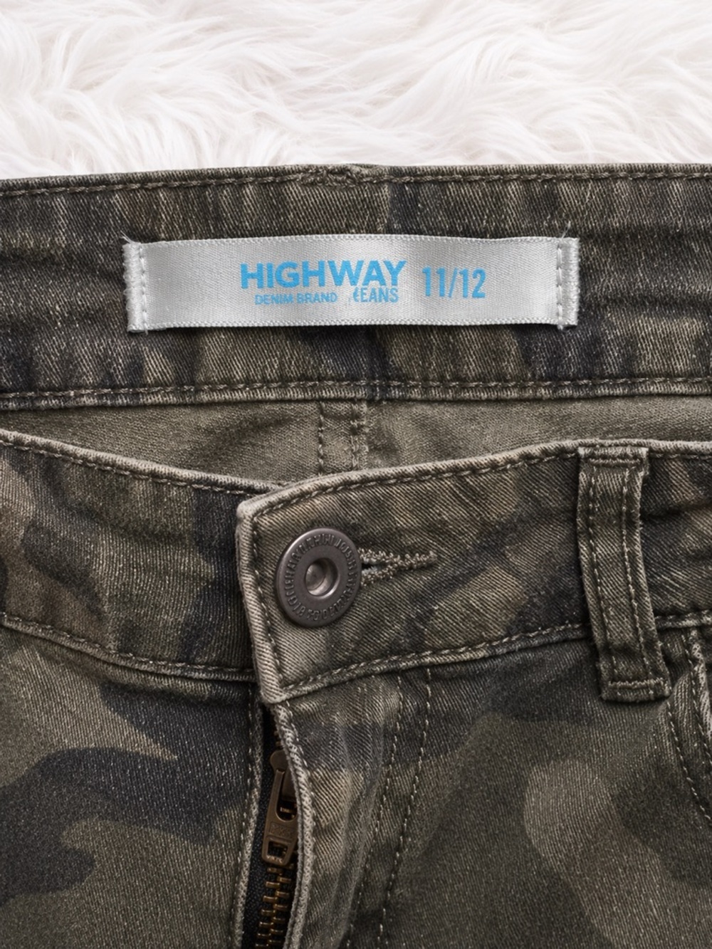 Highway Jeans Camo Skinny Jeans Womens 11/12 Distressed Knee Olive Green Y2K - Picture 2 of 3
